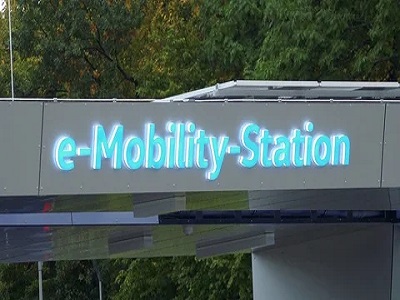 400x300_closeup-e-mobility-station-charging-footage-082233108_iconl